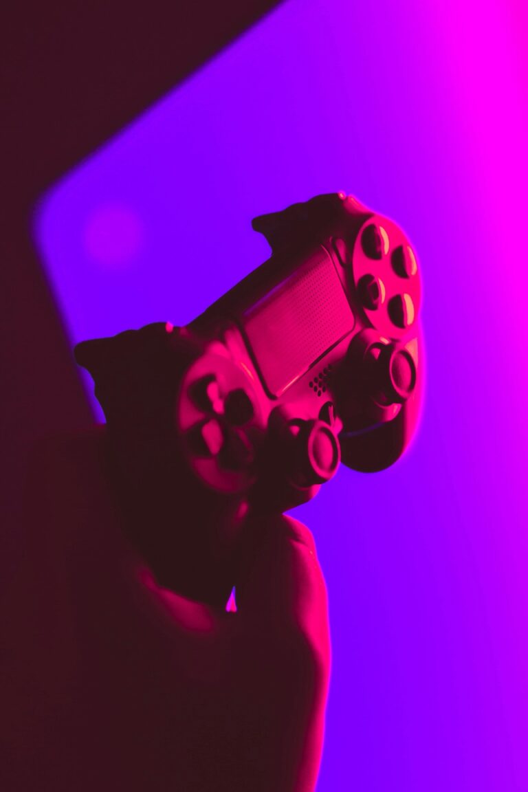 The Evolution of Rewarding Online Entertainment